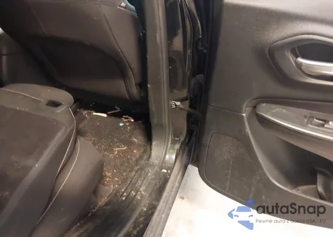 2016 Jeep Cherokee Latitude из США, поврежденный, VIN 1C4PJMCS5GW308983